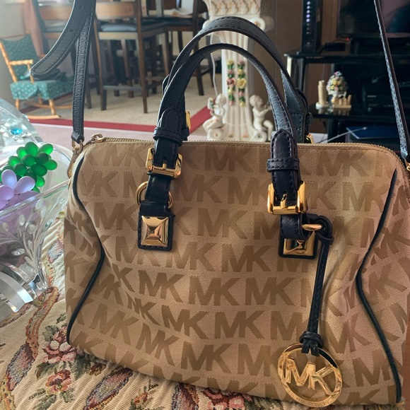 Women’s Michael Kors Purse - Picture 3 of 5